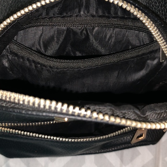 Selling a Small Black Purse - Picture 3 of 4